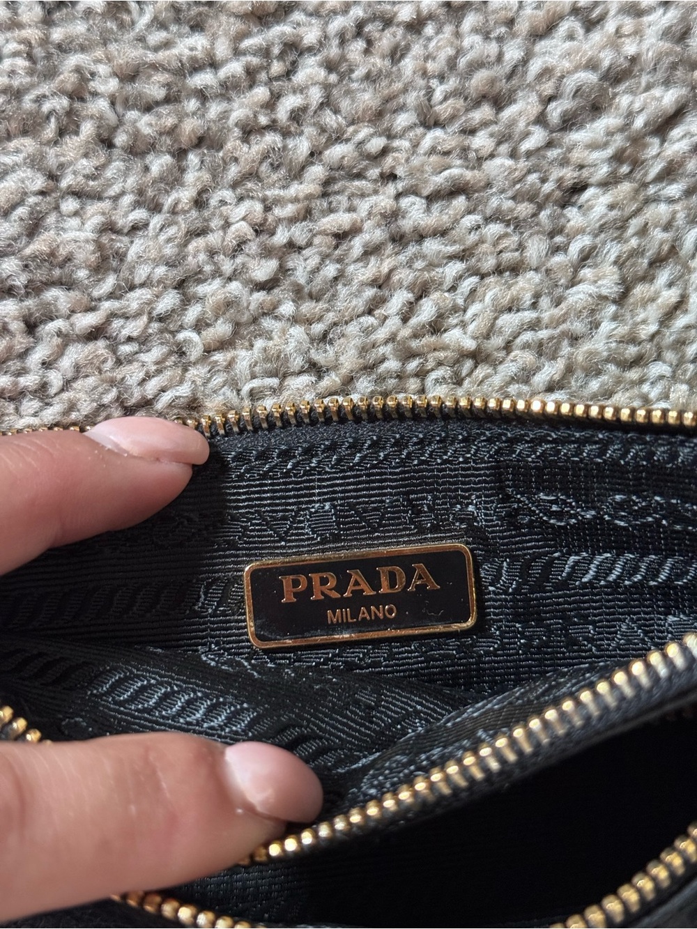 Prada Vitello Shine Purse detachable shoulder strap and gold tone hardware bag - Picture 5 of 8